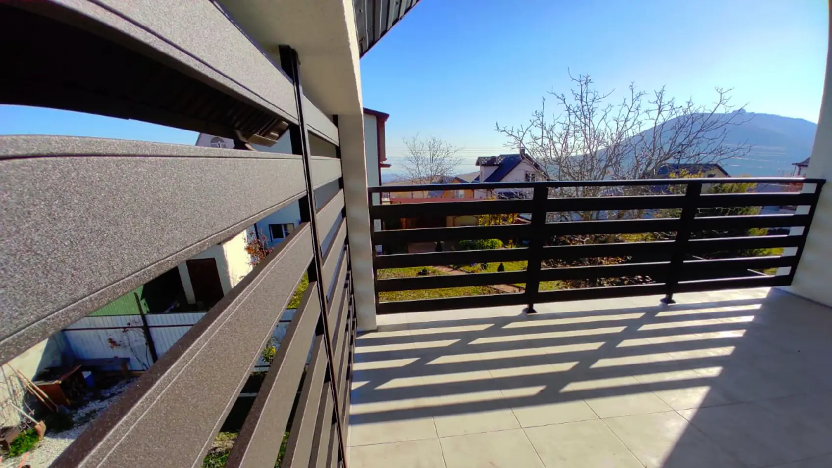 Фото 4 Металлопланкен 8019 МАТТЕ Темный Шоколад матовый на перилах балкона ограждение террасы